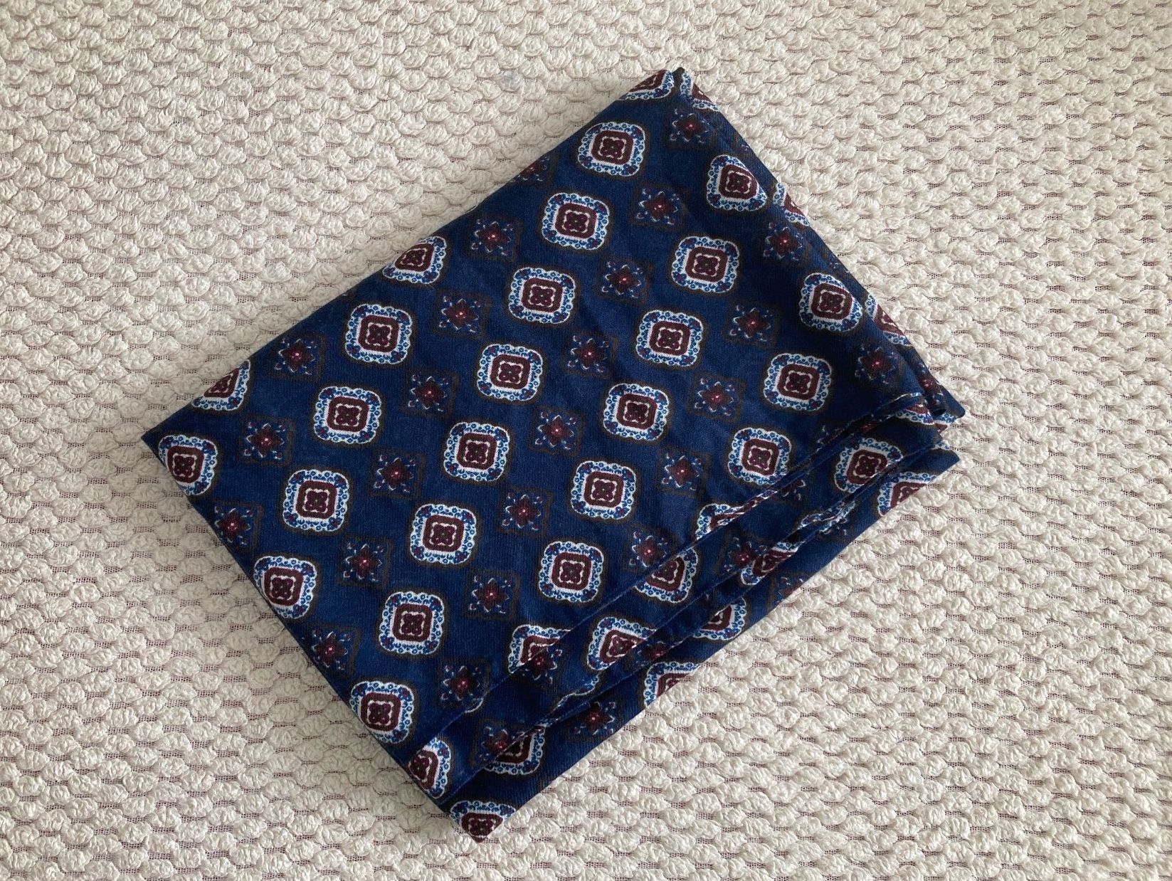 Foulards, Tücher & Schals: Neu elegante gemusterte Schal - Foulard – Neu (gemäss Beschreibung) aus Küsnacht ZH von PLZoll 6