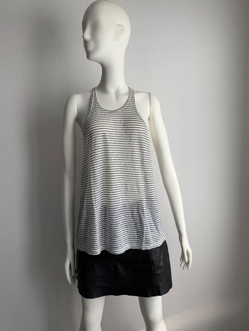 Alexander Wang Top: Alexander Wang Top – Nuovo (secondo la descrizione) da Winterthur venduto da 11.11