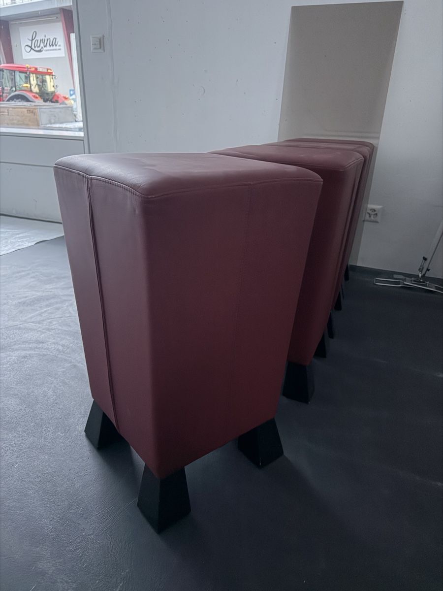 Sgabelli: 4 Barhocker rot 63 cm Sitzhöhe  – Usato da Appenzell venduto da ErMaBaGm 1