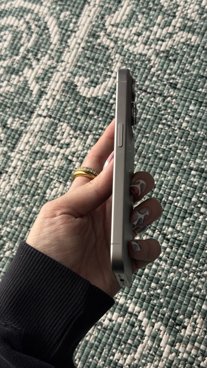 Apple Telefoni cellulari / Smartphones: iPhone 15 Pro | 512 GB – Usato da Zürich venduto da ninaleuenberger 1