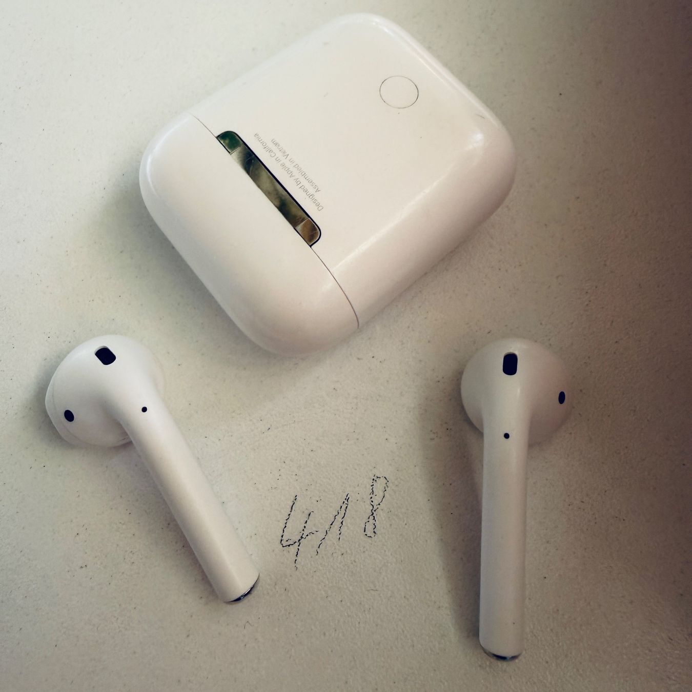 Apple Casques audio: Original Apple AirPods 2 Gen. Wireless Kopfhörer & Case – D'occasion à Basel par MY.AIRPODS.SHOP 2