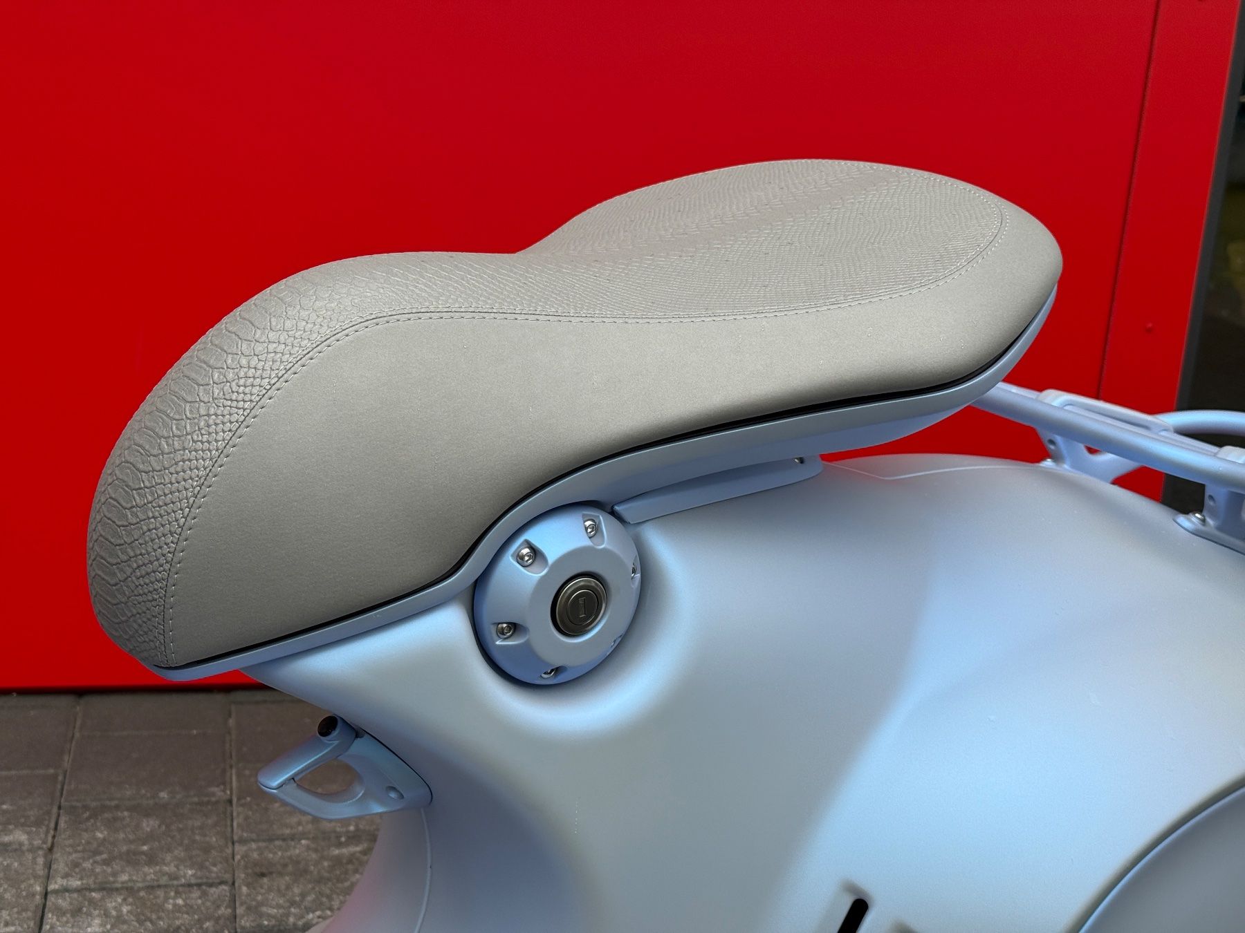 Vespa Scooters: Vespa 946 Snake – Neu und originalverpackt aus Meggen von leupimoto 2