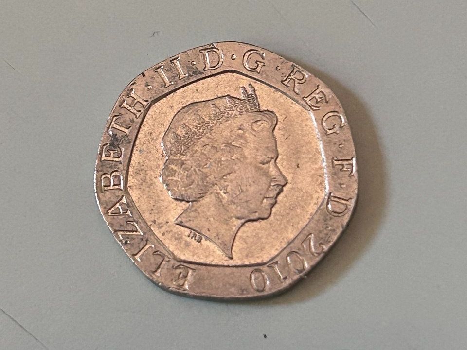 Tutti le monete: 20 pence britannici 2010 – Usato da Giubiasco venduto da LorisVale 1