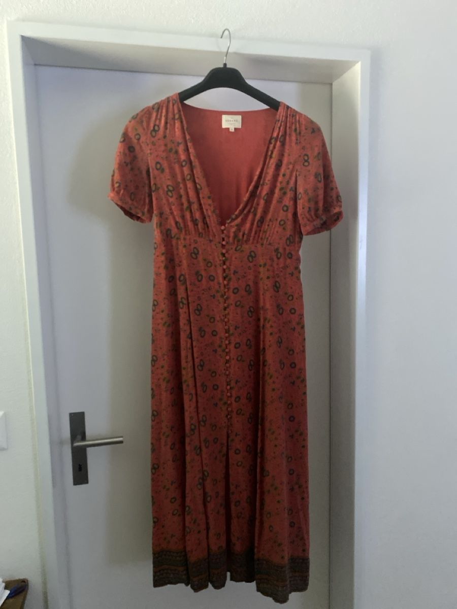 Sezane Kleider: Sezane 100% sill dress – Gebraucht aus Männedorf von Svampi