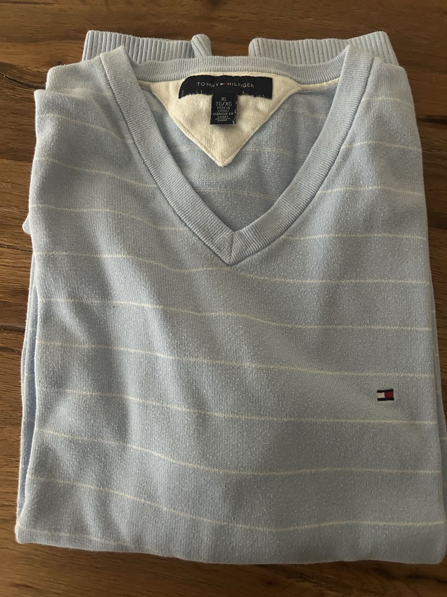 Tommy Hilfiger Maglioni & Felpe: Hellblau gestreifter Tommy Hilfiger Pulli – Nuovo (secondo la descrizione) da Winterthur venduto da nov_wgx2
