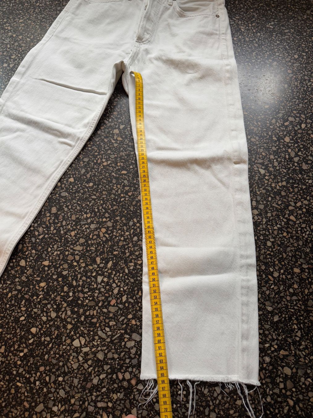 Agolde Jeans: Agolde white jeans size 26 – D'occasion à Zürich par gva_r9gs 6