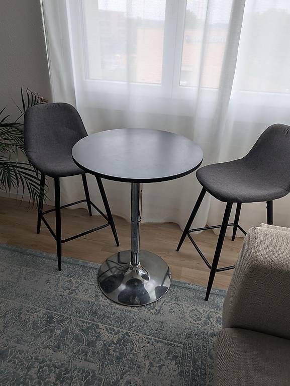 Set di tavolo e panche: Modern High Table with 2 Bar Chairs  Excellent Condition – Usato da Pfäffikon SZ venduto da mag_q79n 4