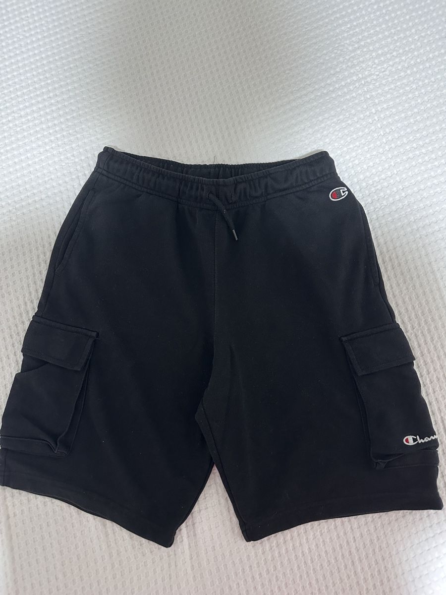 Champion Pantaloni: Champion Cargo Shorts Schwarz  – Usato da Oberurnen venduto da nes_8xqt