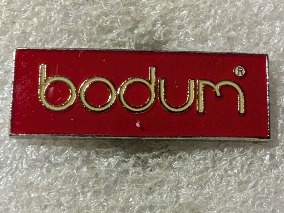 Placchette & Badge: Ansteckpin 205: Bodum – Usato da Oppligen venduto da Pin-Fall-Shop