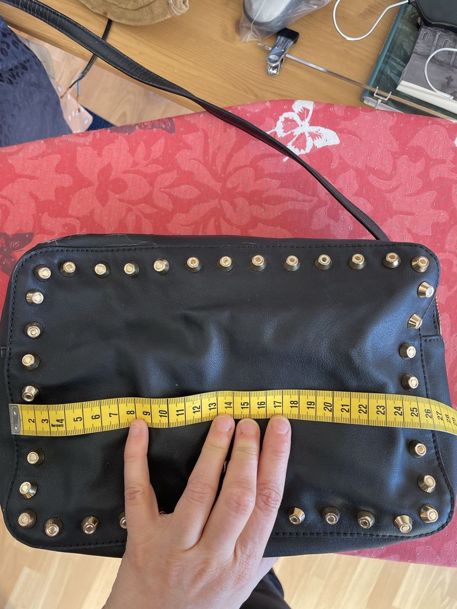 Liu Jo Borse da donna: Sac Liu Jo noir, clouté, élégant – Usato da Martigny venduto da Lea_lucci 7