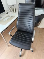 Bürostuhl Leder Schwarz Rollen guter Zustand