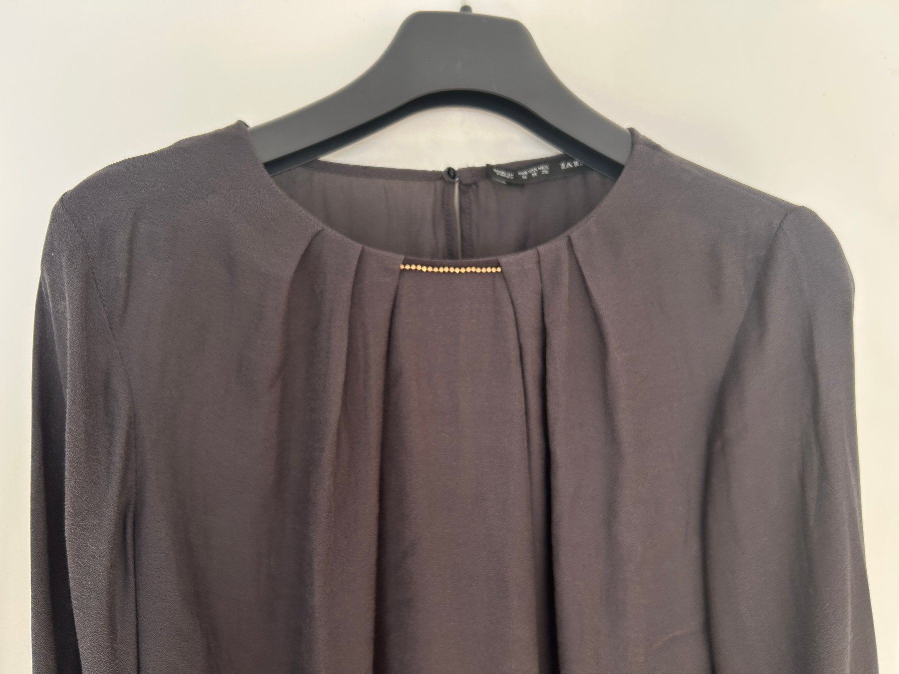 Zara Blusen: Zara Bluse, dunkelgrau /grau, Golddetails, M – Gebraucht aus Bern von SecondWave 2