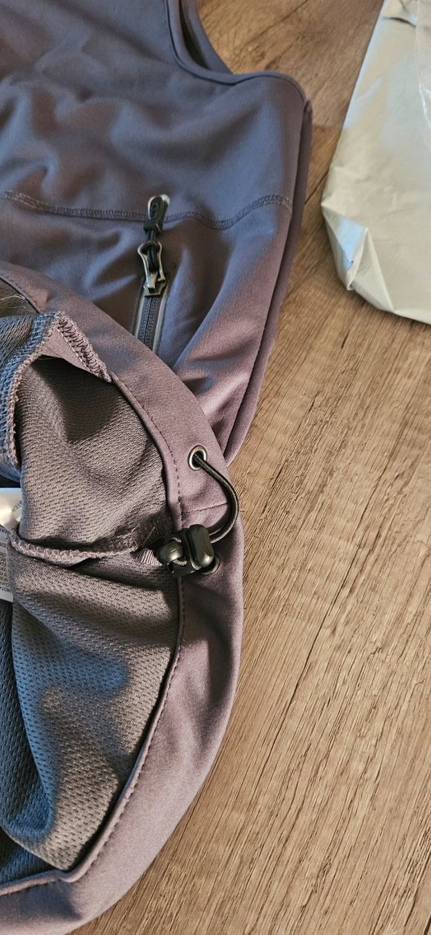 Gilet & Giacche: Leichte Softshell Weste mit Reflekt und Rückentasche – Usato da Bettlach venduto da shanty11 4