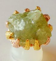 Naturbelassener Peridot Ring