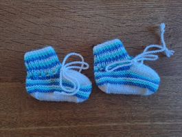 Babyschuhe gestrickt blau weiss gestreift ungebraucht