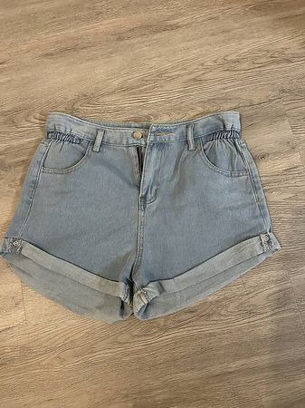 Kurze Jeanshose