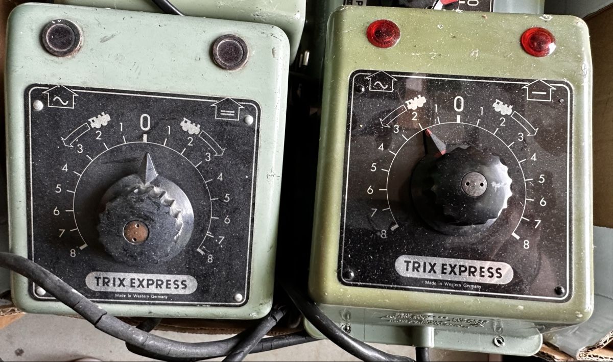 Trix Modellini di ferrovie: 2 Trafo Trix Express für ab 9.- – Usato da Sennwald venduto da HARO-Import