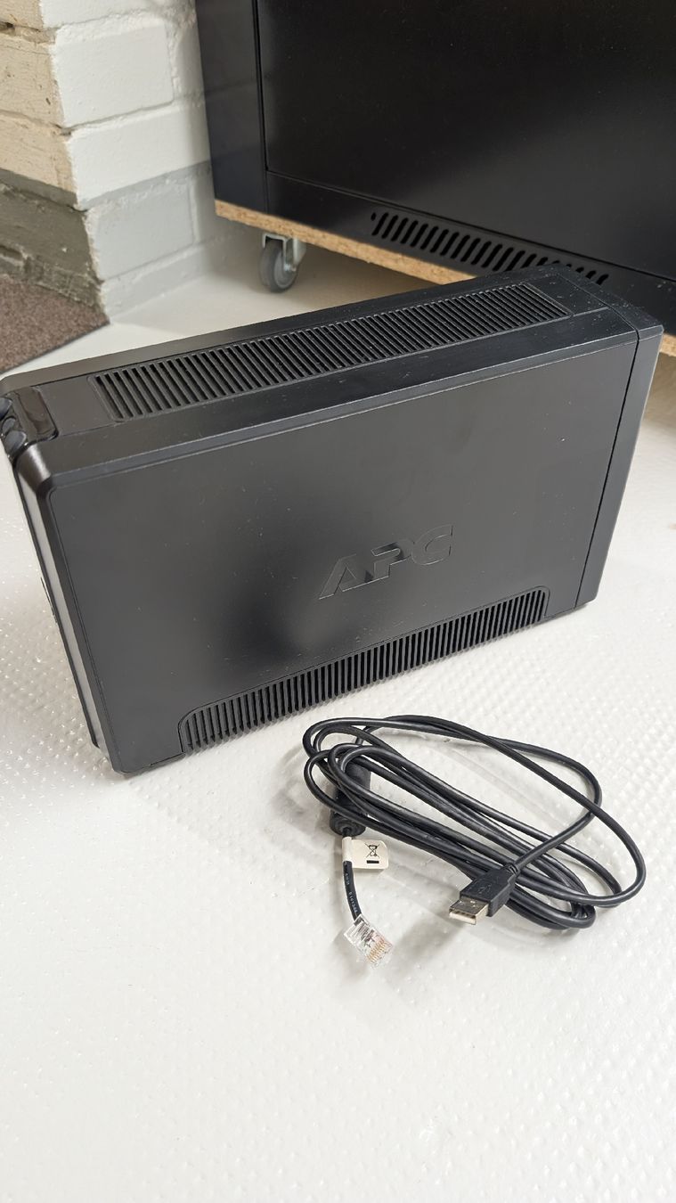Apc Accus & piles: APC Pro550 USV UPS Notstrombatterie – D'occasion à Riehen par Barbecuesenf 2
