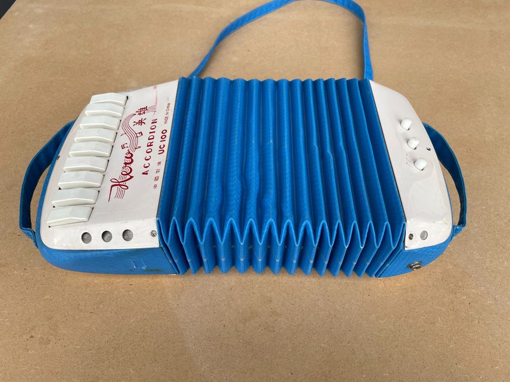 Vintage Hero Accordion Akkordeon UC 100 alt Kaufen auf Ricardo