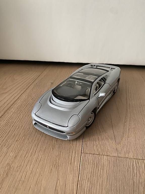 Voitures modèles: Modellauto 1/18 Jaguar XC220 – D'occasion à Gisikon par Jen_03