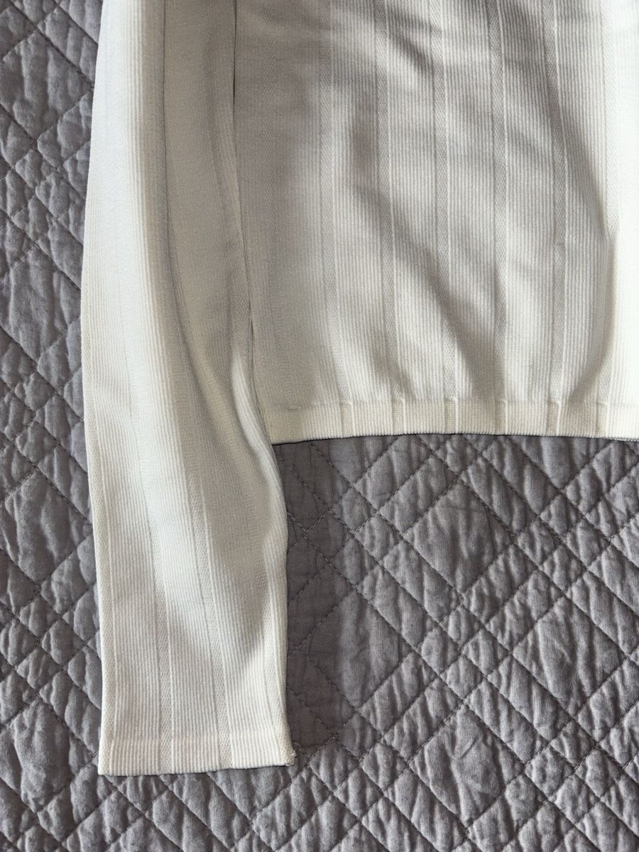 Tops: Pull Blanc Côtelé Taille M – D'occasion à Lausanne par shabnam.t 2