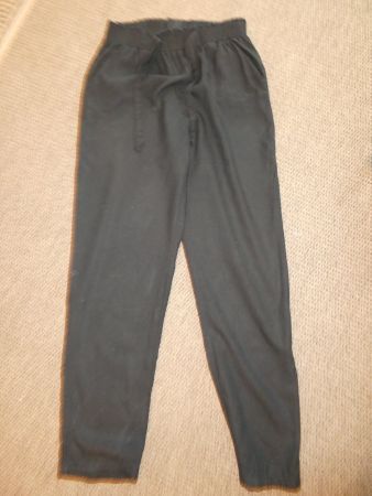 Schwarze Sommerhose, Grösse 176