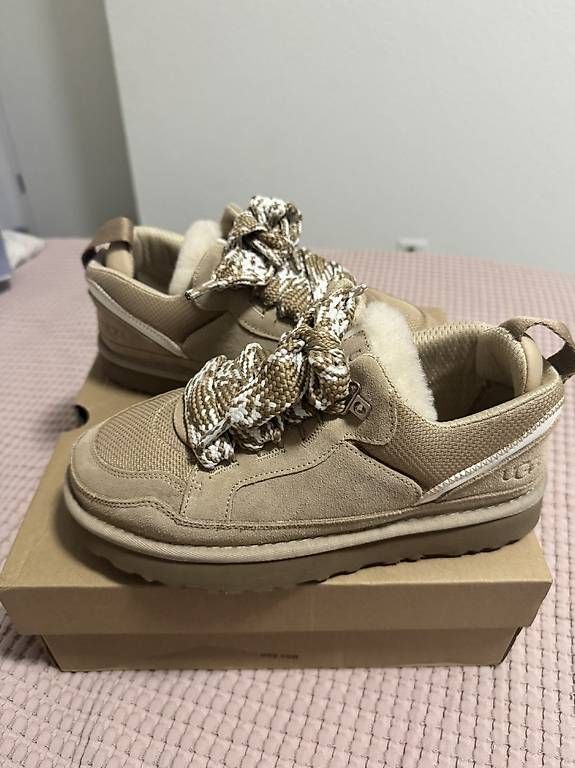 Damenschuhe: UGG Lowmel - Sand – Gebraucht aus Studen von pul_fyx2 1