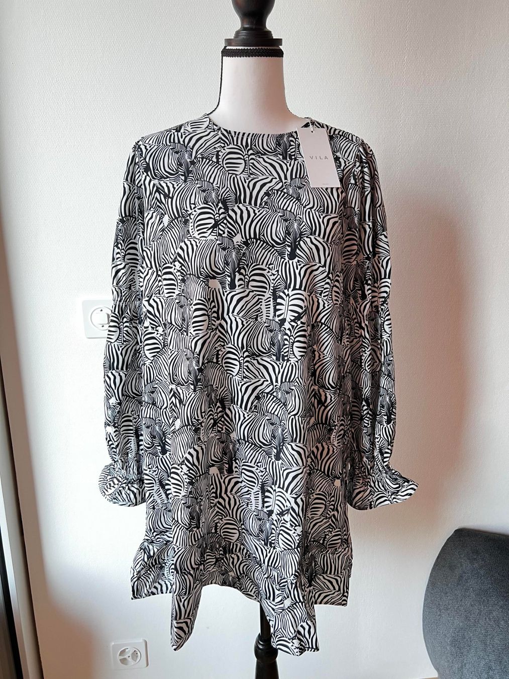 Vila Vestiti: Neues Kleid M – Nuovo e nell'imballaggio originale da Riehen venduto da edu_92w7