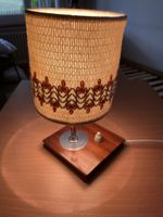 Tischleuchte Retro Holzsockel strukturierter Schirm