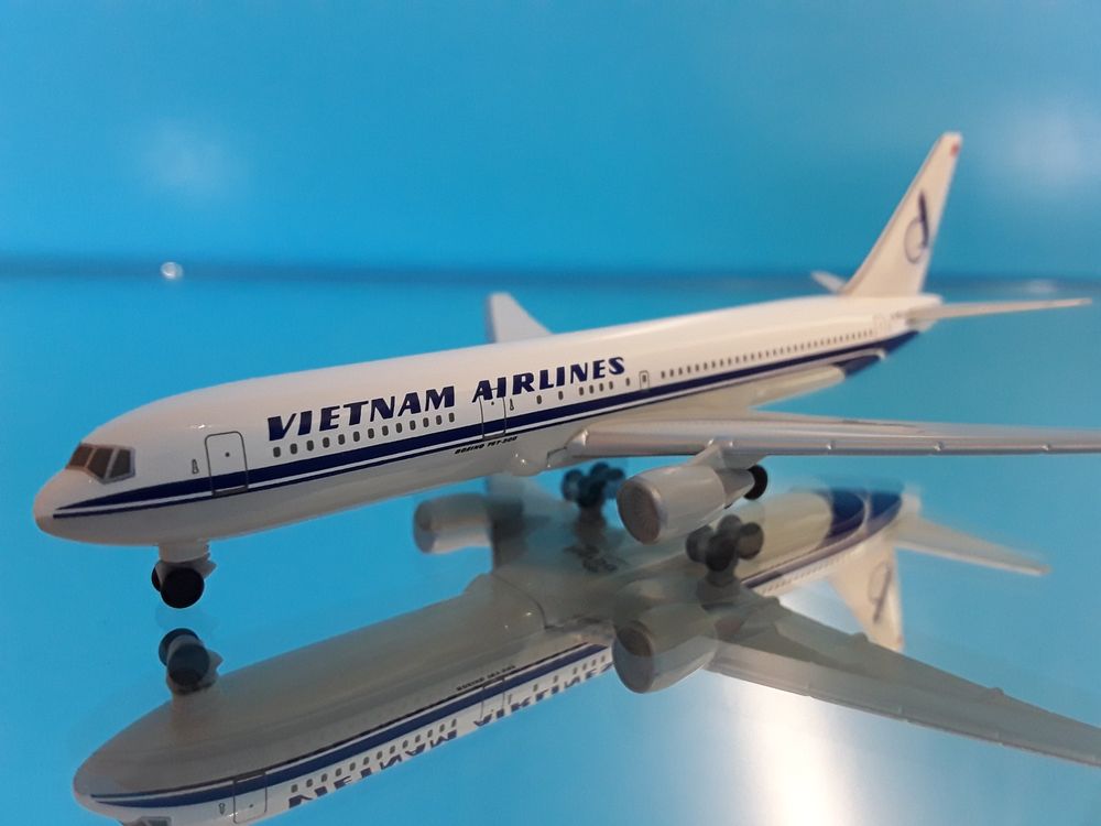 Modellflugzeug _ Boeing B767 _ Vietnam Airlines _ 1:500 | Kaufen auf ...