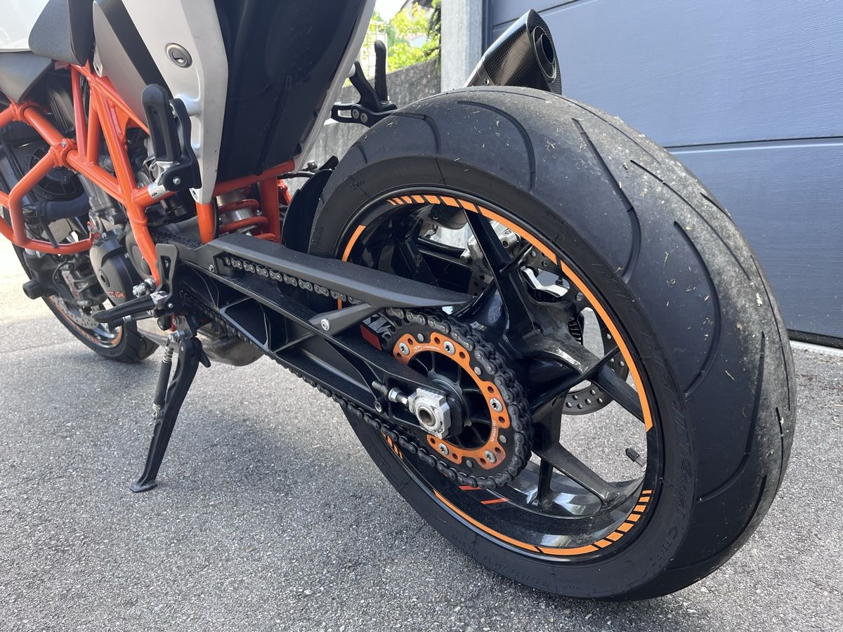 KTM Strasse: KTM Duke 690 R, Top Zustand, frisch ab Service – Gebraucht aus Bönigen von Seli_0 3