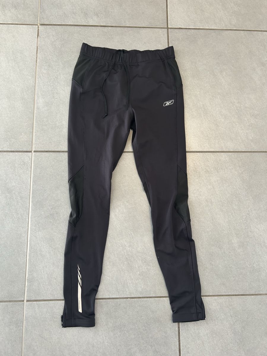 Reebok Pantaloni: Reebok Trainerhose Grösse 50 NEU – Nuovo e nell'imballaggio originale da Pfungen venduto da BuyIt