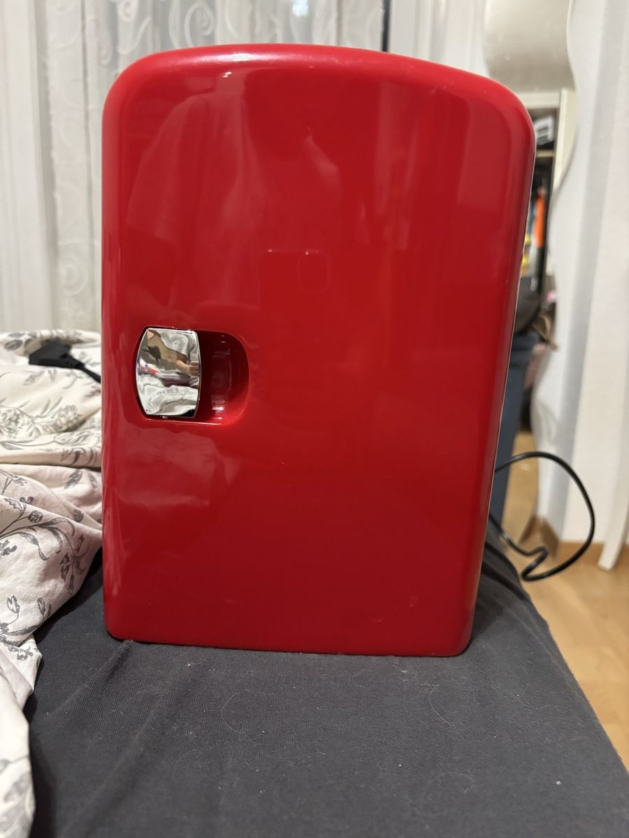 Frigoriferi: Mini Kühlschrank Retro Rot – Nuovo (secondo la descrizione) da St. Gallen venduto da ama_2m2y