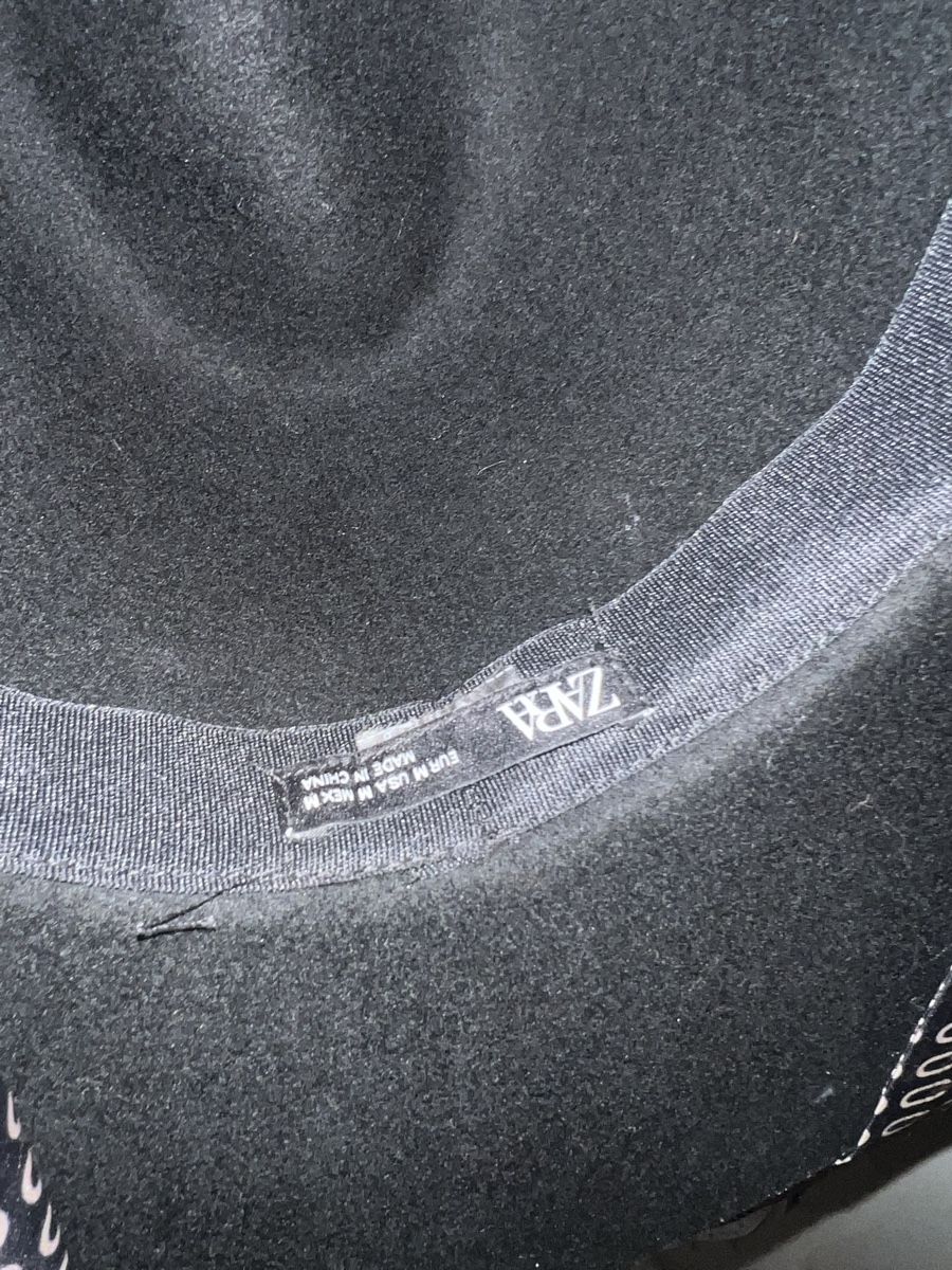 Zara Copricapi, berretti & cappellini: Schicker schwarzer Hut von Zara mit Band – Nuovo (secondo la descrizione) da Zürich venduto da sellingmystuff1 4