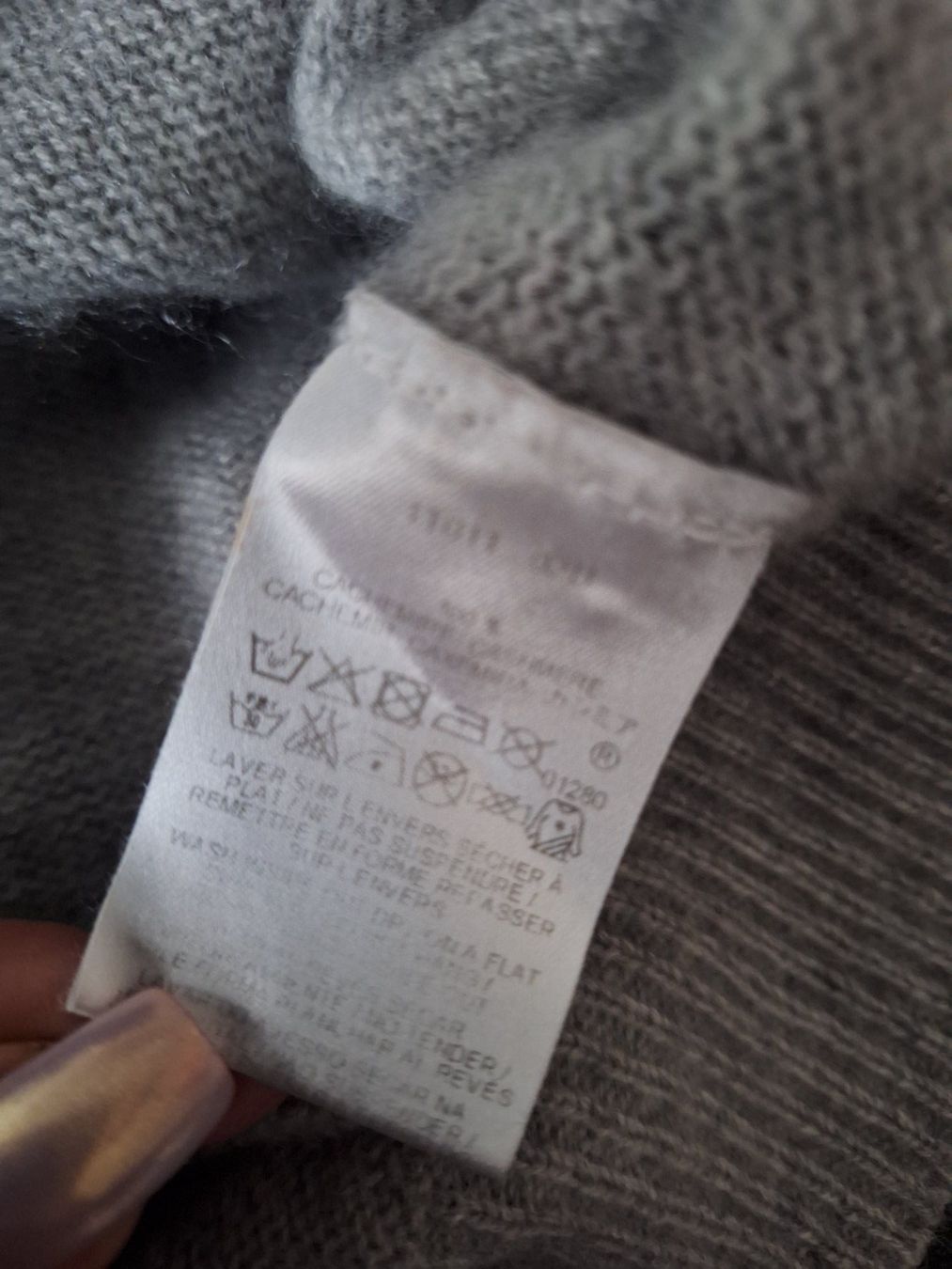 Caroll Pullover & Sweatshirts: Pull cardigan 100% cachemire, 40-42 – Gebraucht aus St-Triphon von Jldr0 5