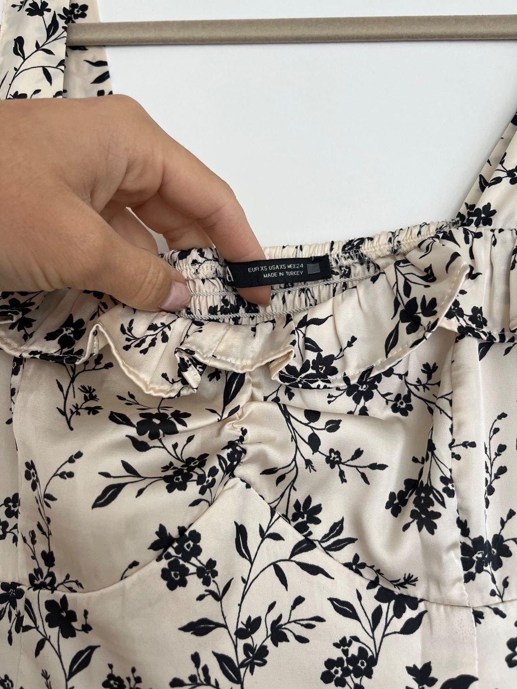 Zara Robes: Midi Kleid Zara – D'occasion à Galgenen par eka_v87z 2