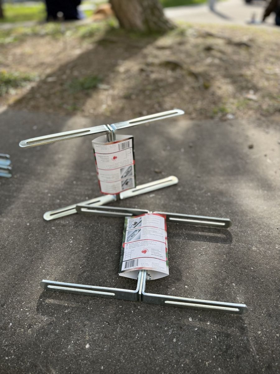Ferramenta: 3 Blumenkastenhalter, Neu und Robust – Nuovo e nell'imballaggio originale da Uster venduto da Flummi 1