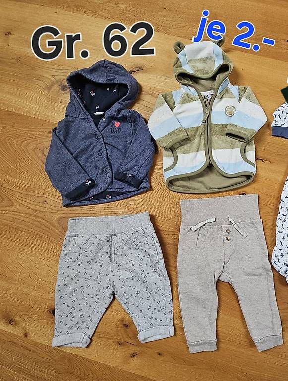 Lotti & Set di vestiti: Kleiderpaket Junge Gr. 62/68 – Usato da Buttwil venduto da Bezzy1 1
