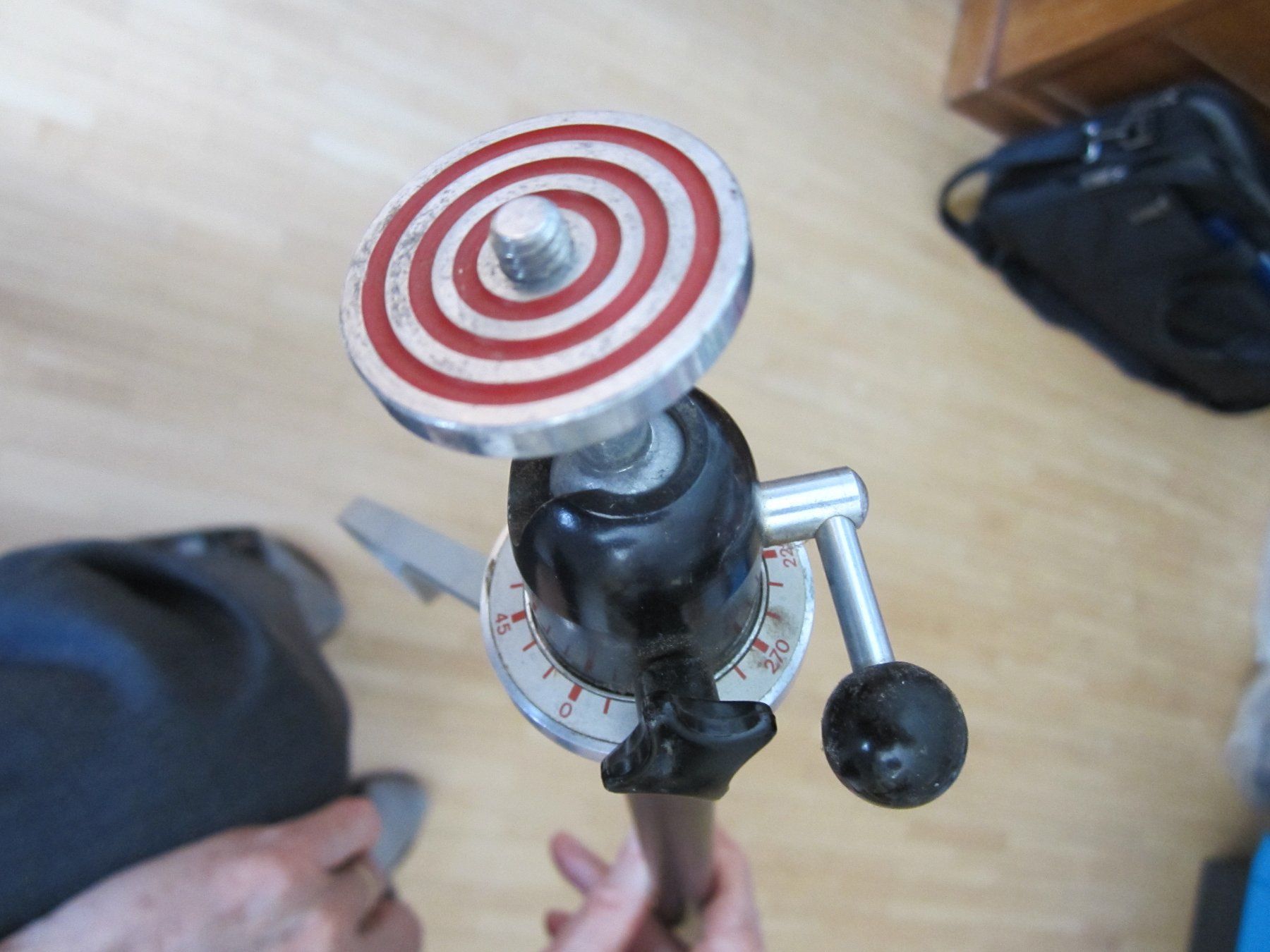 Bolex Treppiedi & Teste: Einbeinstativ Bolex Paillard, Modell Monopod – Usato da Kehrsatz venduto da Kamikaze0 2