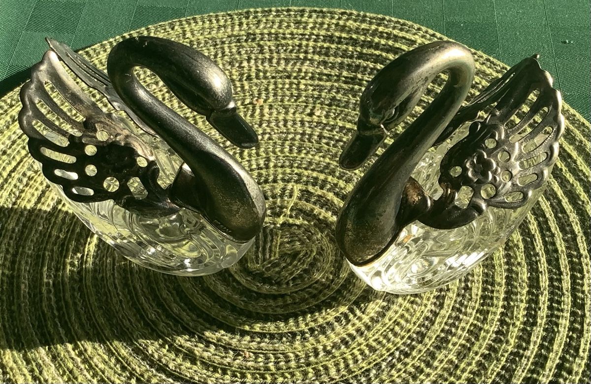 Figuren: 2 VINTAGE SCHWÄNE GLAS, METALL – Gebraucht aus Adlikon b.Regensdorf von Crystaldragon09