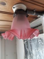 Vintage Deckenlampe mit rosa Glaslampenschirm, Top!