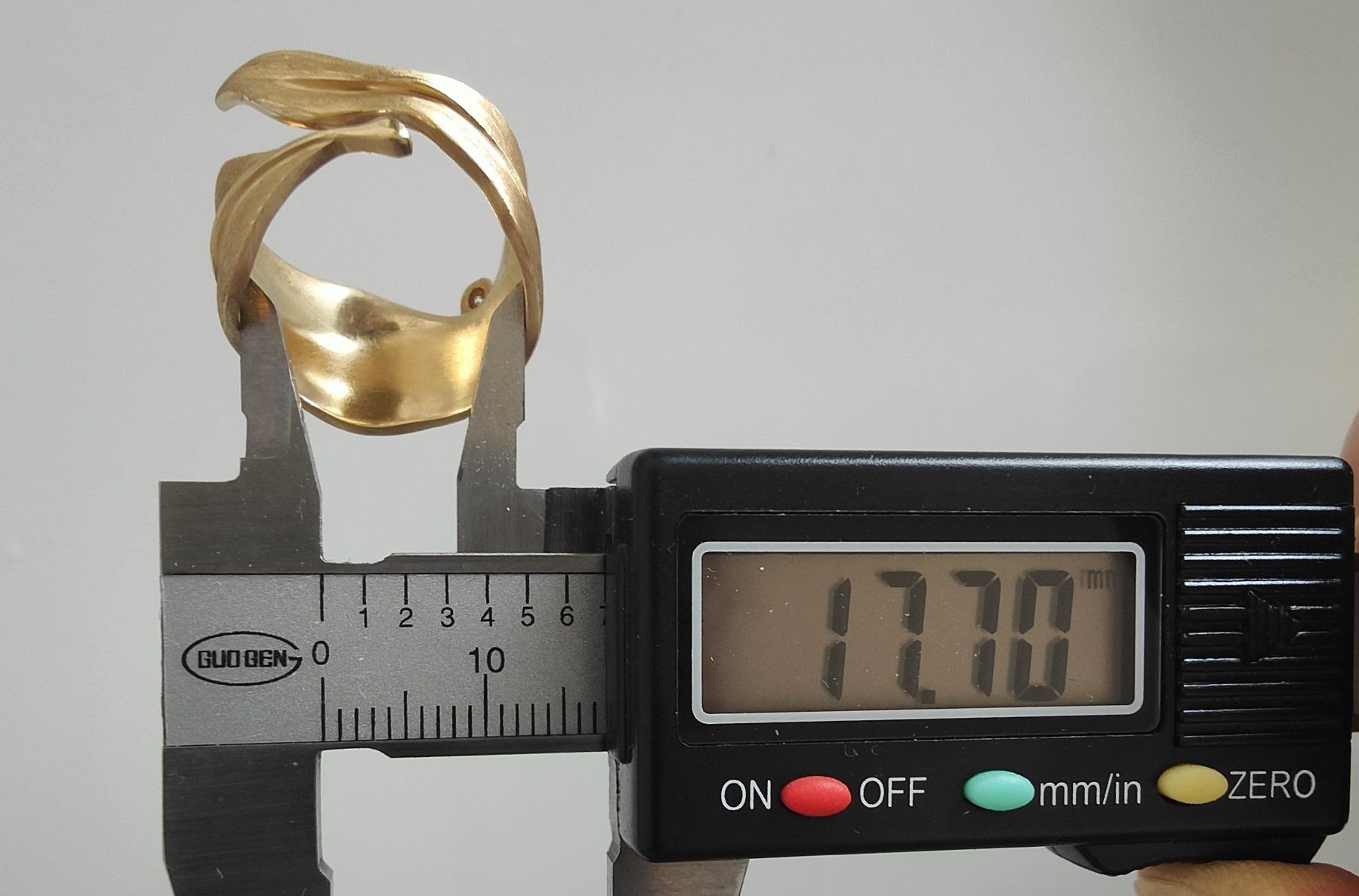 Anelli: Ring in Form eines Blattes, mit Brilliant als Tautropfen – Nuovo e nell'imballaggio originale da Rümlang venduto da 21f 8