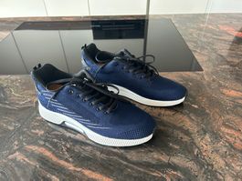 Neue blaue Herren-Elevator-Sneakers, Grösse 44