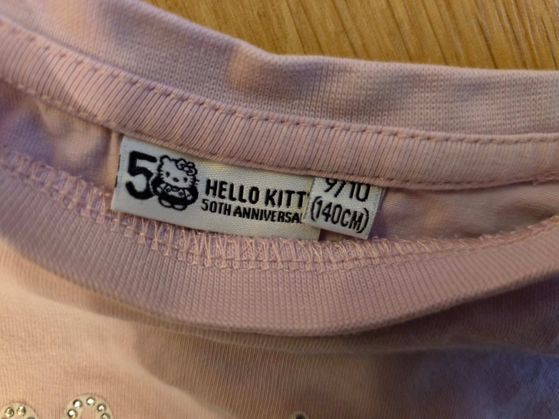 Maglioni & Felpe: Hello Kitty Langarmshirt rosa Grösse 140 – Usato da Büttikon AG venduto da Amineah 1