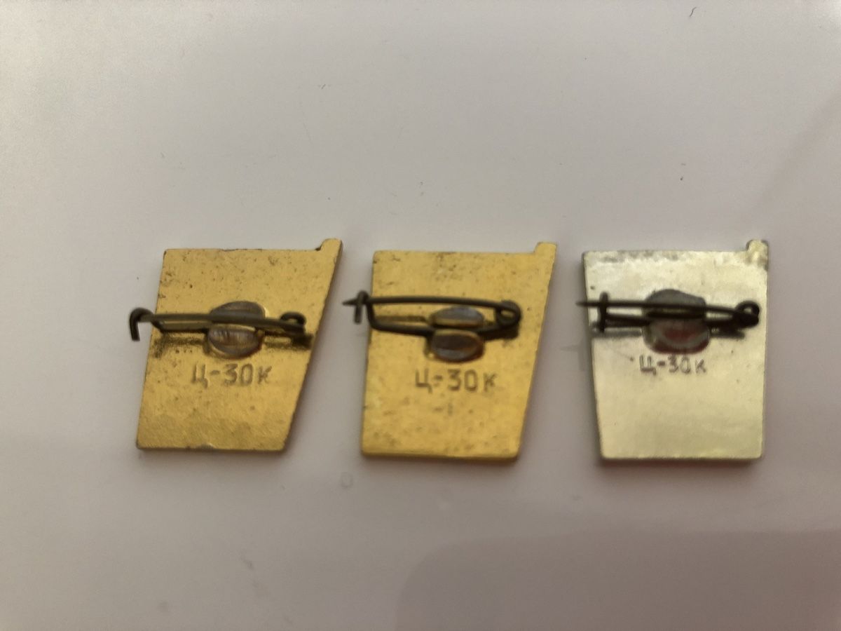 Spille & Fermagli: CCCP Hockey Pin Soviet Union – Usato da Osogna venduto da goodthingme 1
