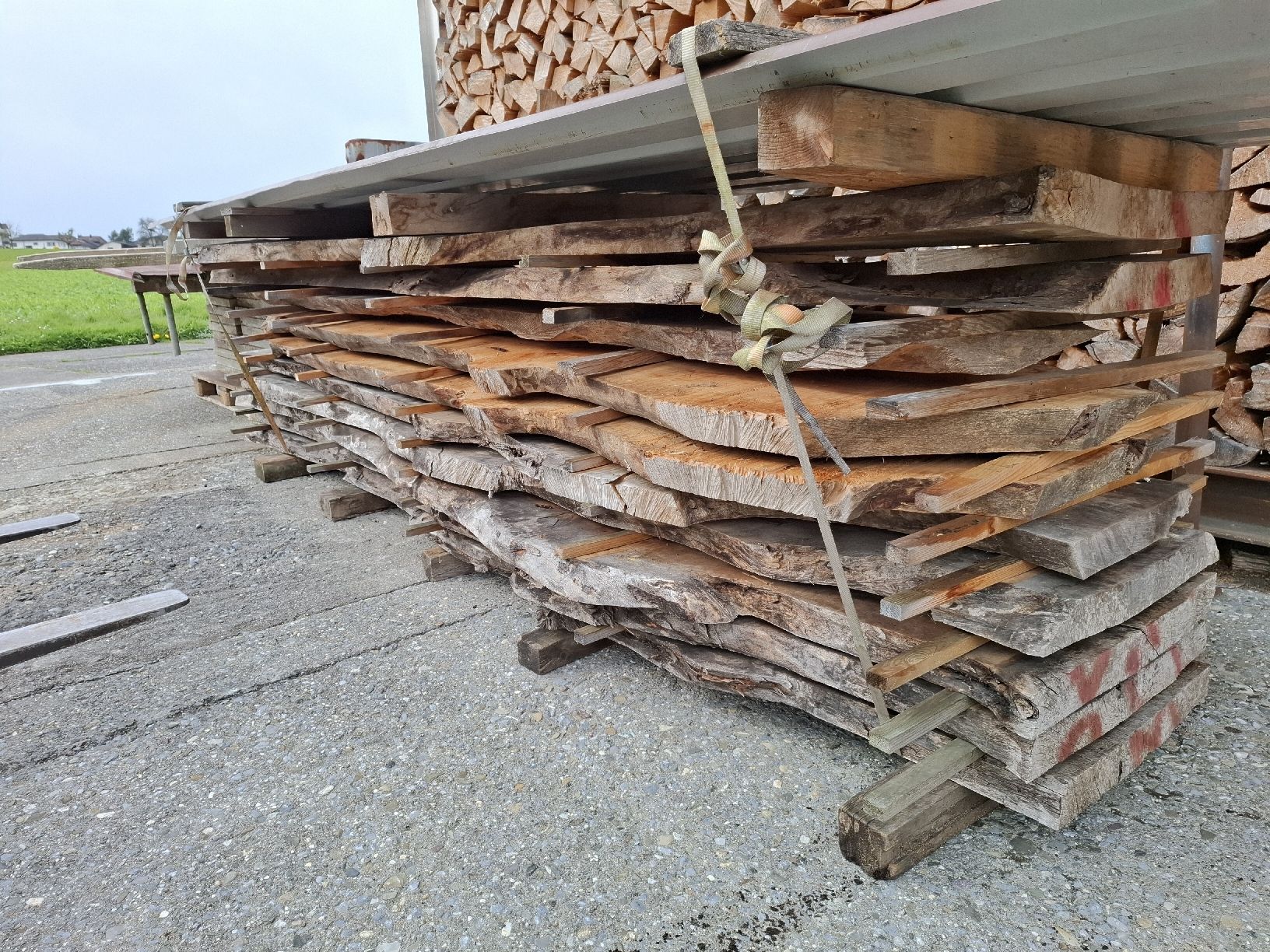 Articoli in legno: Birnbaum Bretter / Stamm – Nuovo (secondo la descrizione) da Lachen SZ venduto da philip090
