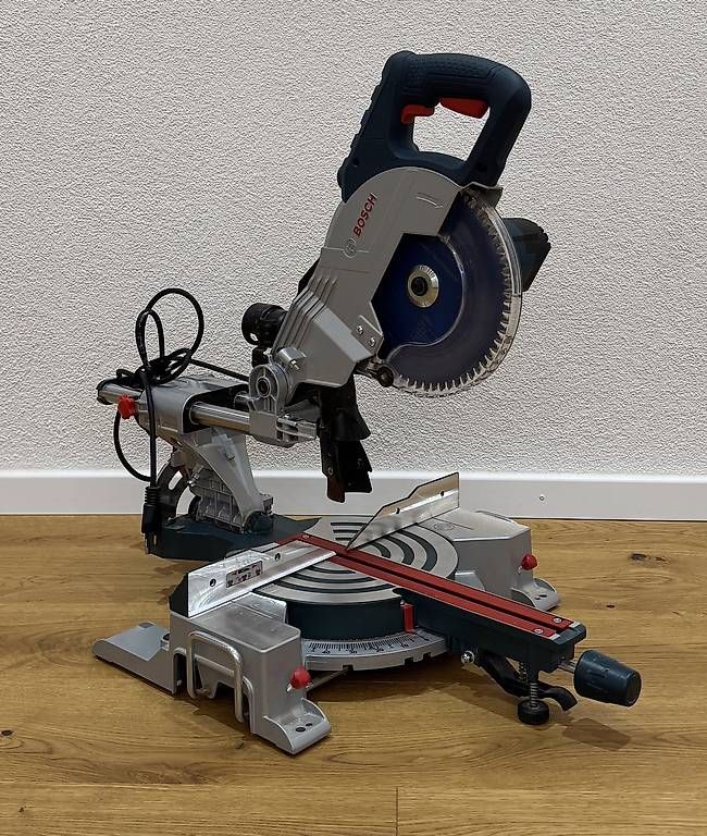Bosch Sägen: Bosch Professional GCM 800 SJ Paneelsäge – Gebraucht aus Bern von dingodachs