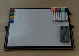 Praktische Maltafel/Magnettafel, ideal für zum Lernen