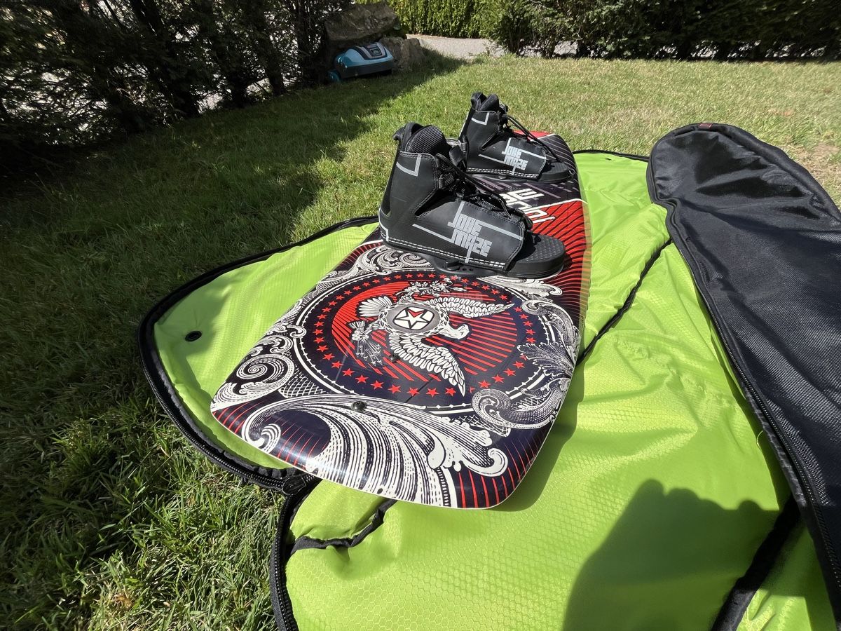 Surfboards & Schwimmbrette: Wakeboard inklusive Liquid Force Tasche Neuwertig – Neu (gemäss Beschreibung) aus Ehrendingen von Frizli 1