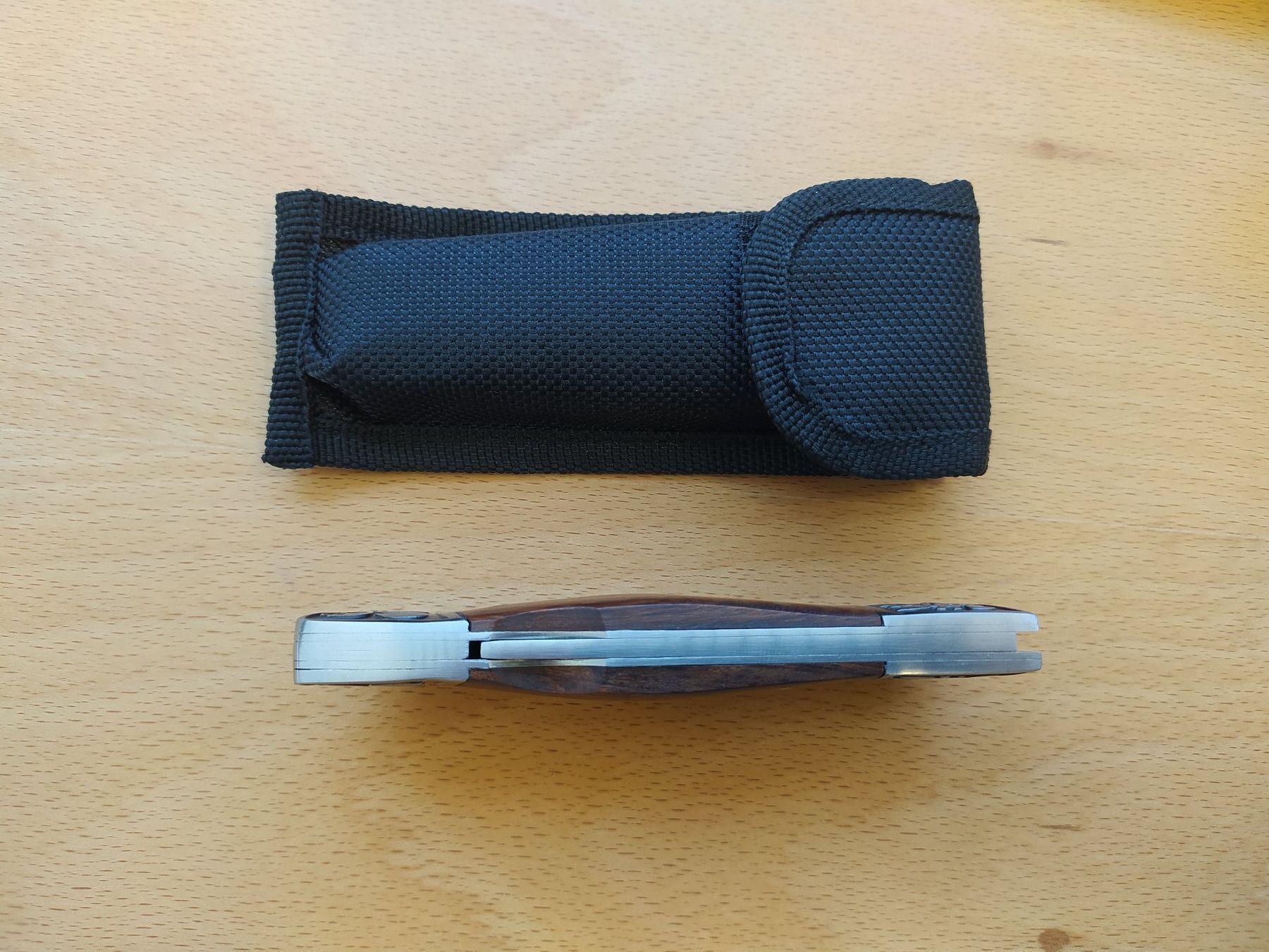 Accessori: Klassisches Jagdmesser mit Back-Lock und Stoffscheide – Nuovo (secondo la descrizione) da Tumegl/Tomils venduto da Steinschleuder-Shop 4